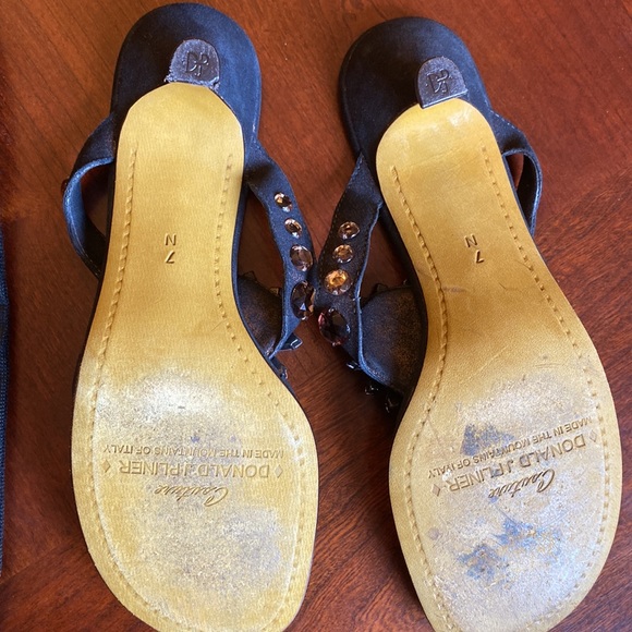 DONALD J PLINER Couture. Exquisitely Unique jeweled heeled sandals. Size 7N - Picture 4 of 5